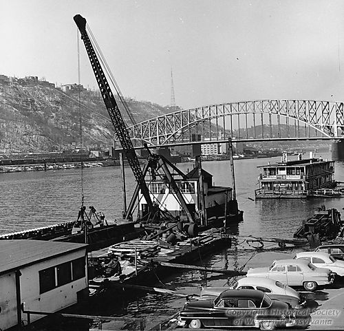 River Shop Boat and Ship Cafe at the Point