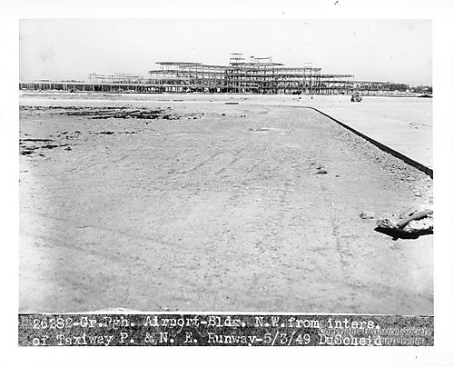 Construction of the Greater Pittsburgh Airport Terminal Building