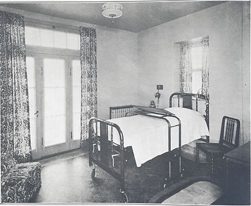 A private hospital room in the Centre Avenue Montefiore Hospital