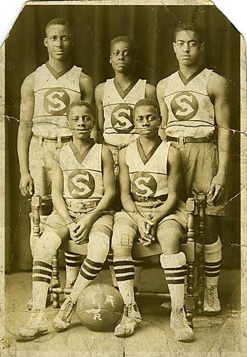 Scholastics basketball team (2)