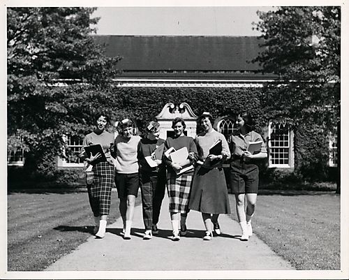 New Jersey Underclassmen Stroll to Class