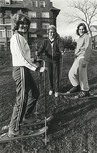 Students try grass skiing
