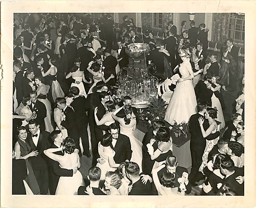Junior Prom, Le Bal Masque
