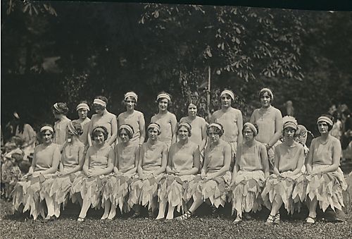 Senior class in May Day costumes