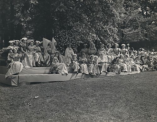 Maid Marian and her attendants