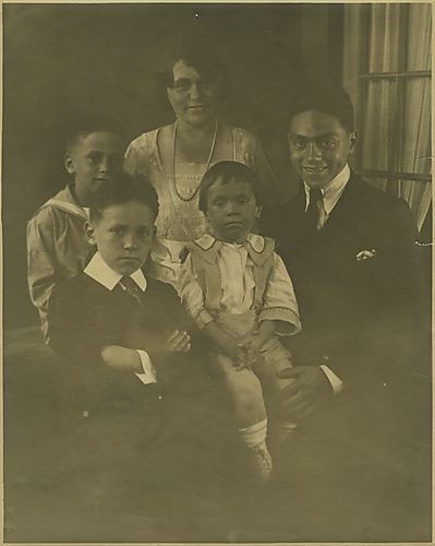 Seder family portrait (1)