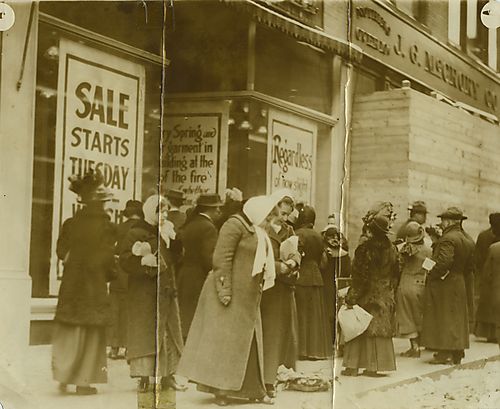 Street scenes of Frank &amp; Seder store (2)